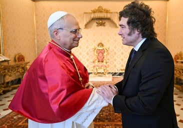 Javier Milei visita al Papa León y le regala libros del economista español Huerta de Soto