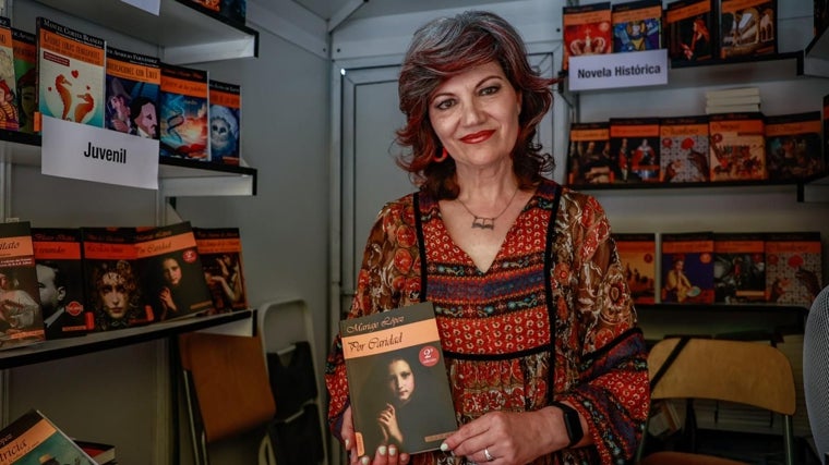 Mariaje López con su novela autobiográfica en la narra lo que vivió en el orfanato