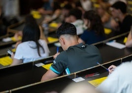 La consejera catalana de Universidades se disculpa tras las quejas de los alumnos por las nuevas PAU: «Me sabe mal»