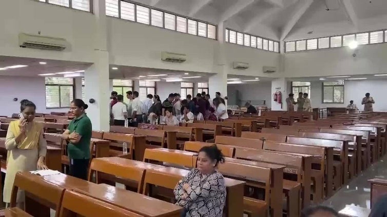 Se habilitan centros de apoyo a familiares de víctimas del avionazo en India