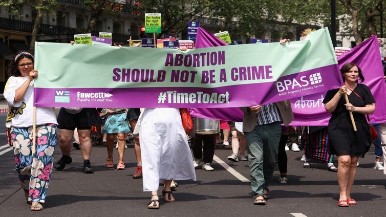 El Parlamento británico aprueba que las mujeres no puedan ser castigadas por abortar por su cuenta
