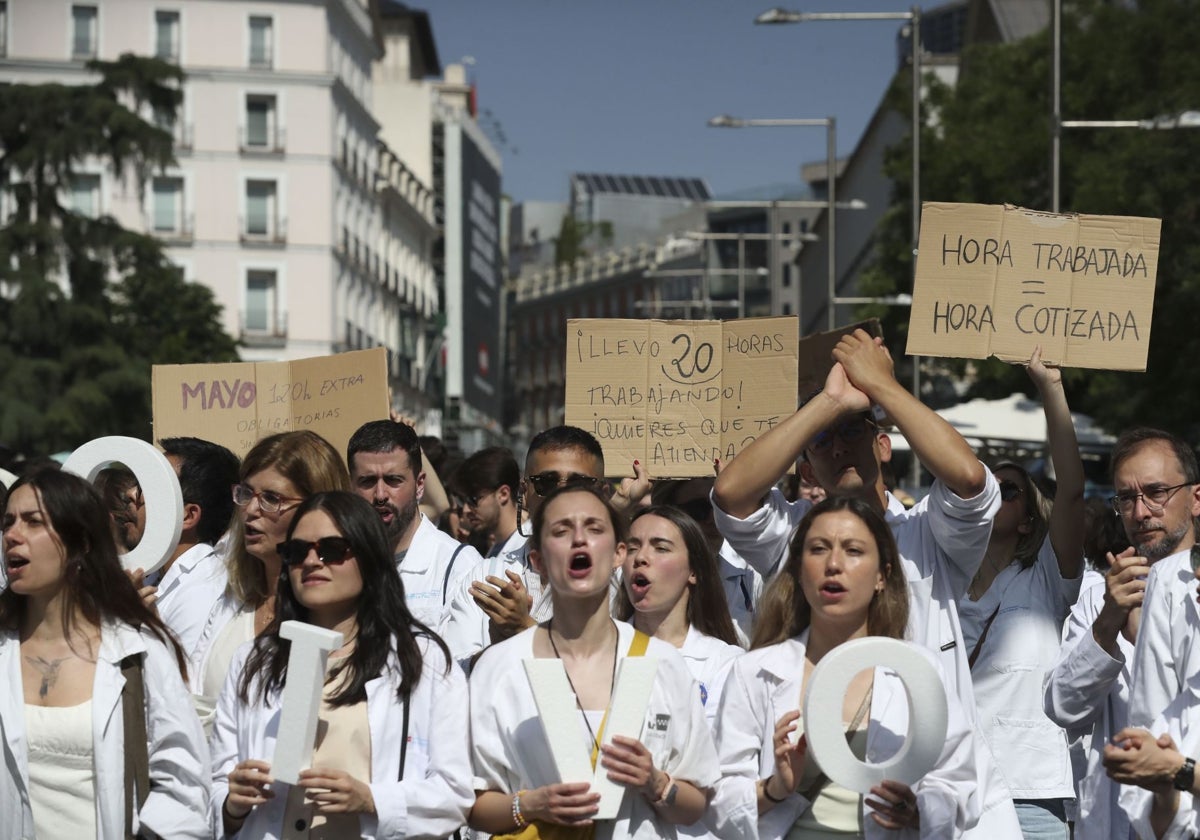 Concentración de médicos ante el Congreso de Los Diputados