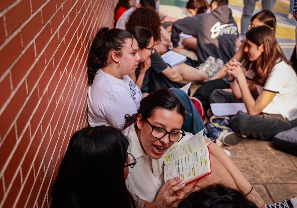 Prueba de Selectividad en la Facultad de Químicas de Madrid