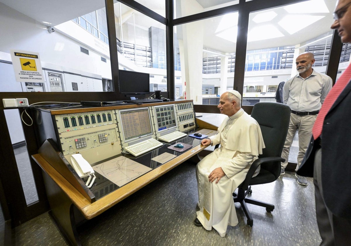 El Papa León XIV en las instalaciones de Radio Vaticano