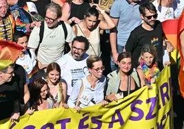 Yolanda Díaz y Urtasun exclaman desde el Orgullo de Budapest que «la UE no puede quedarse callada»