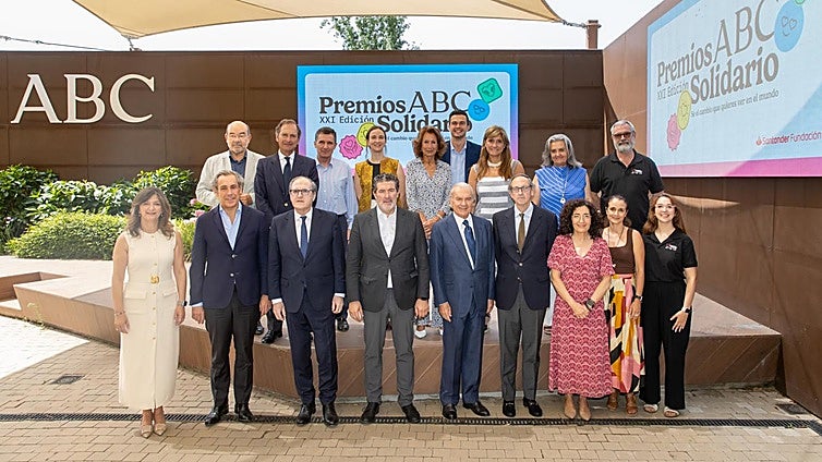 Los premios ABC Solidario muestran «lo mejor del espíritu humano, la generosidad y el compromiso con los demás»