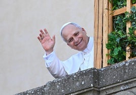 El Papa comienza sus primeras vacaciones en Castel Gandolfo con tres grandes cuestiones pendientes