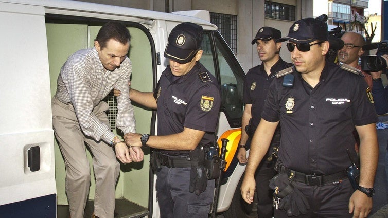 Igualdad quiere multar a los asesinos que le cuenten su historia a un periodista