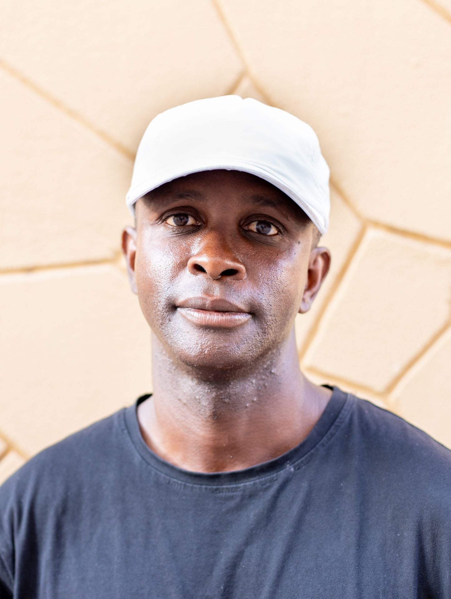 Amadú tiene 37 años y lleva uno en el municipio murciano. Como casi todos, se enteró que aquí iba a encontrar trabajo en el campo y es donde trabaja.