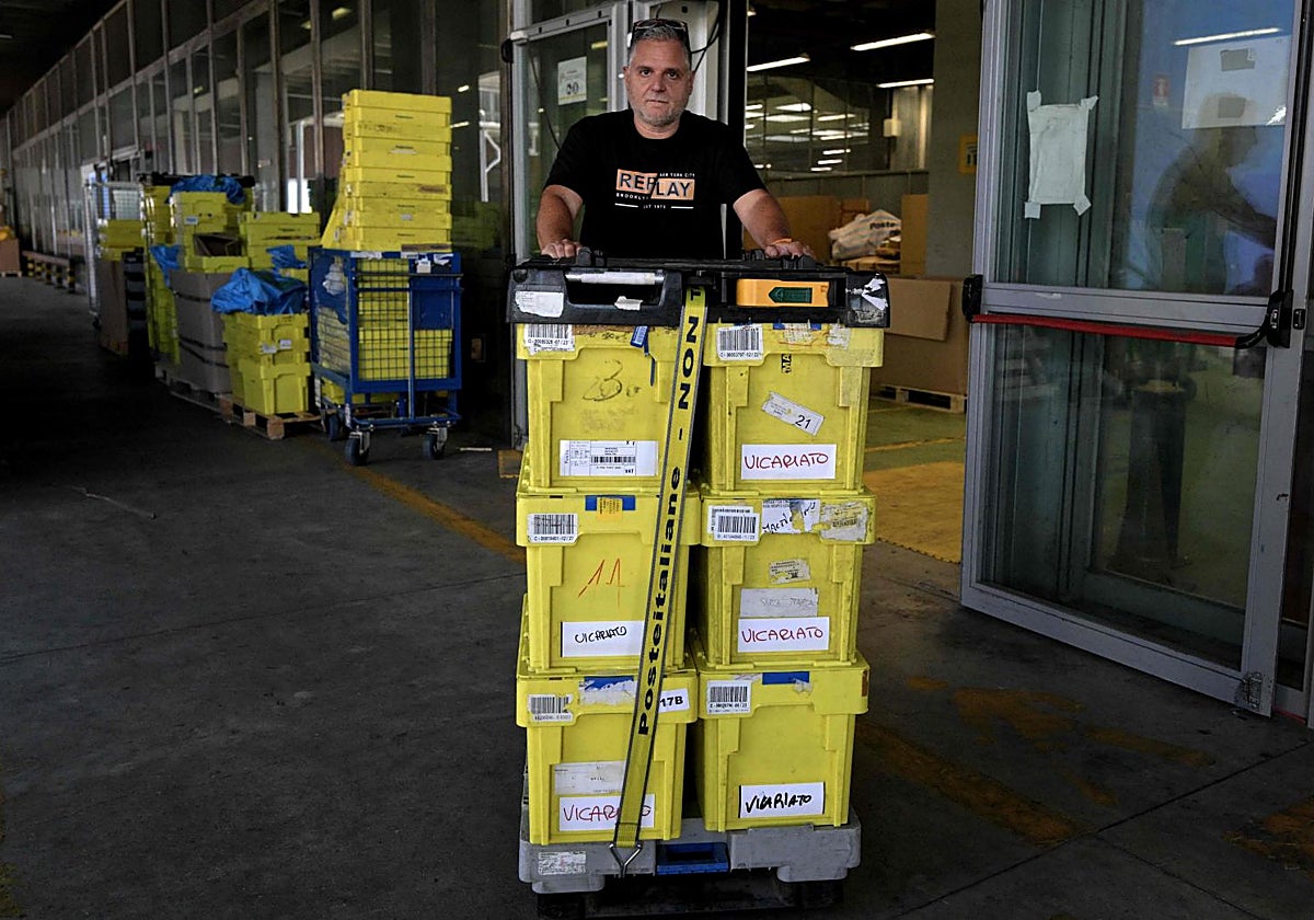 Antonello Chidichimo, responsable de la criba de correo que llega a Italia