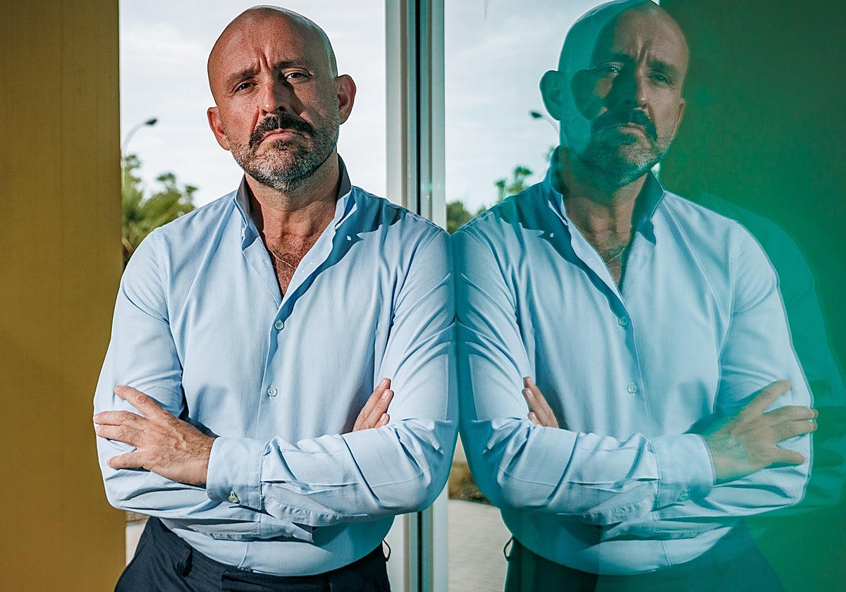 Jaime de los Santos posa para la entrevista para ABC