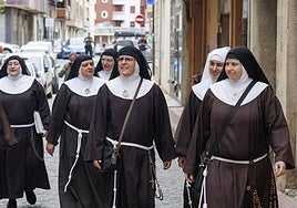 Las exmonjas de Belorado llegan al juzgado de Briviesca: «Este monasterio es nuestro»