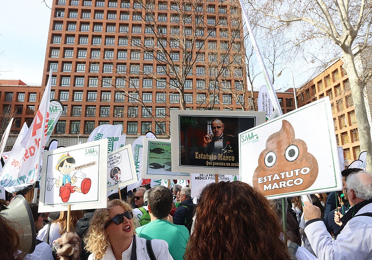 Concentración de médicos frente al Ministerio de Sanidad, el pasado febrero