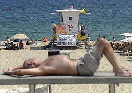 Mil euros por dormir en camping y 1.400 por salvar vidas en la playa