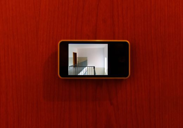 El Supremo confirma la condena a una pareja por instalar una mirilla electrónica al invadir «la privacidad vecinal»