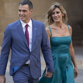Las prostitutas en guerra contra el PSOE: lanzan una 'ruta' por los prostíbulos del suegro de Sánchez