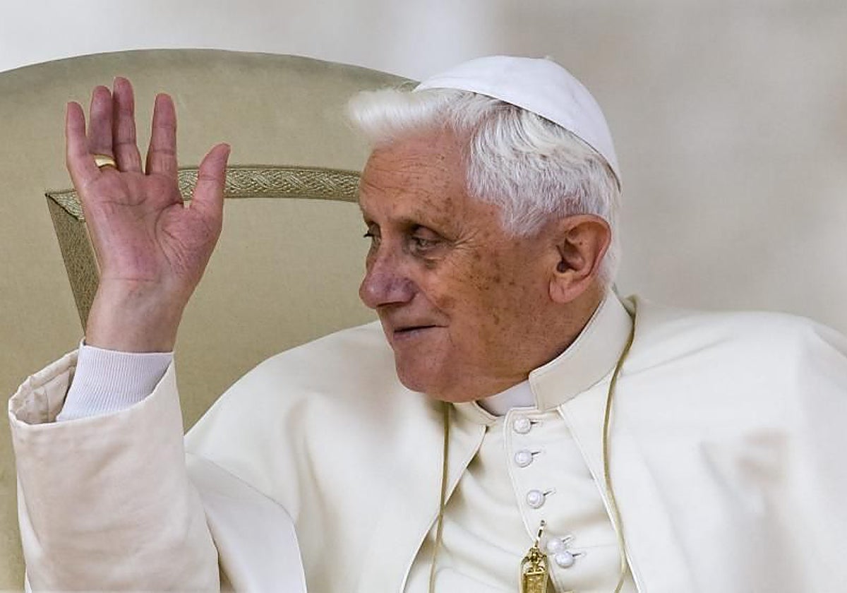 El Papa Benedicto XVI en la Plaza de San Pedro (Vaticano) en 2019