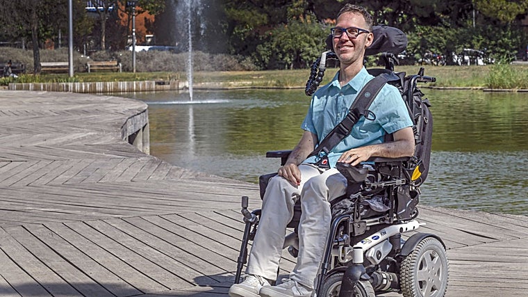 Álex Ruiz tiene una distrofia muscular que aún no tiene diagnóstico concreto