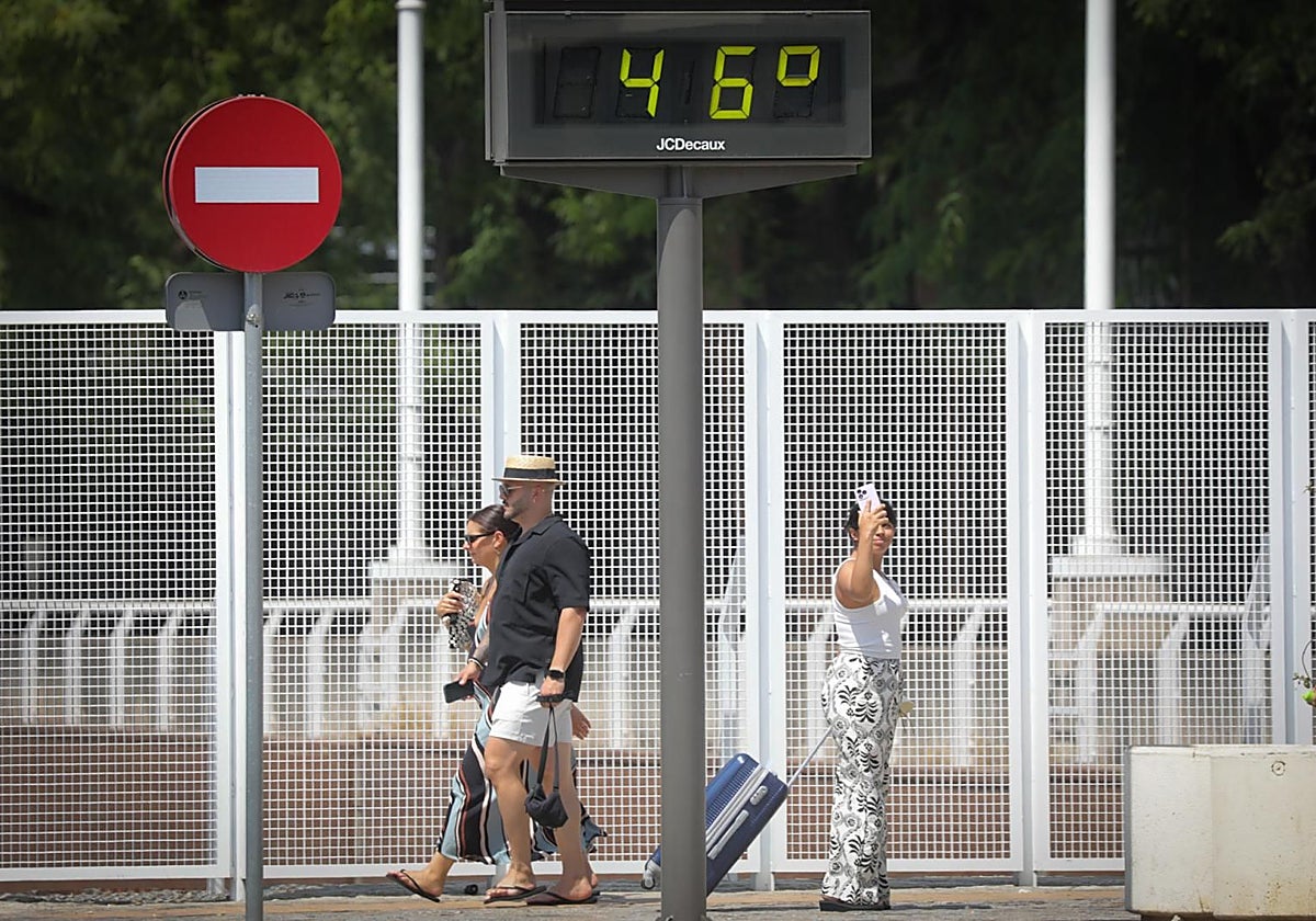 Un termómetro marca 46 grados en Sevilla en agosto