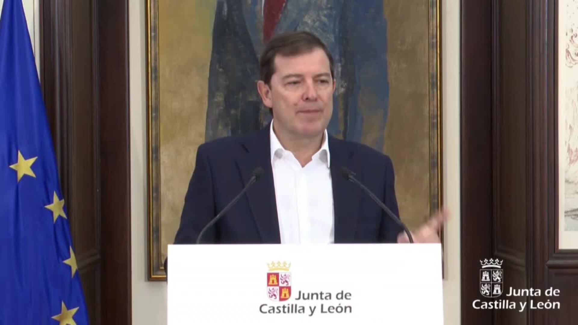 Mañueco defiende al consejero y al operativo &quot;suficiente&quot; ante fuegos incontrolables