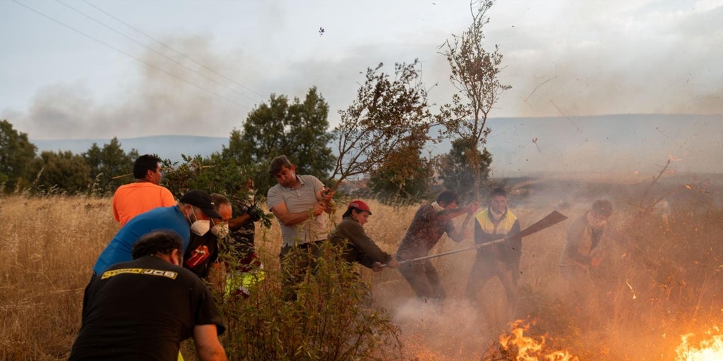 Cuatro días de fuego descontrolado entre Castilla y León y Orense