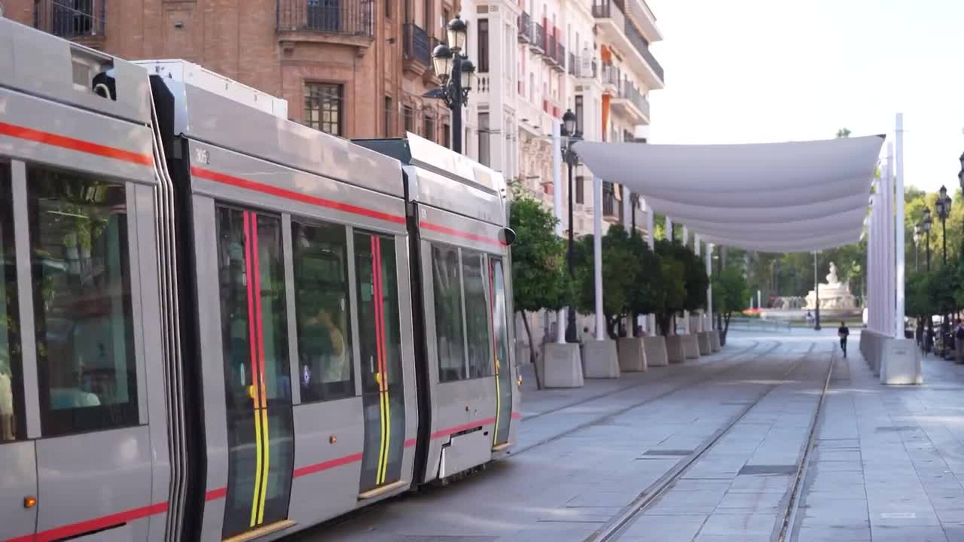 Concluye instalación inicial de toldos en Avenida de la Constitución
