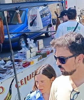 Imagen secundaria 2 - Estampas del Mercado de El Puente este lunes