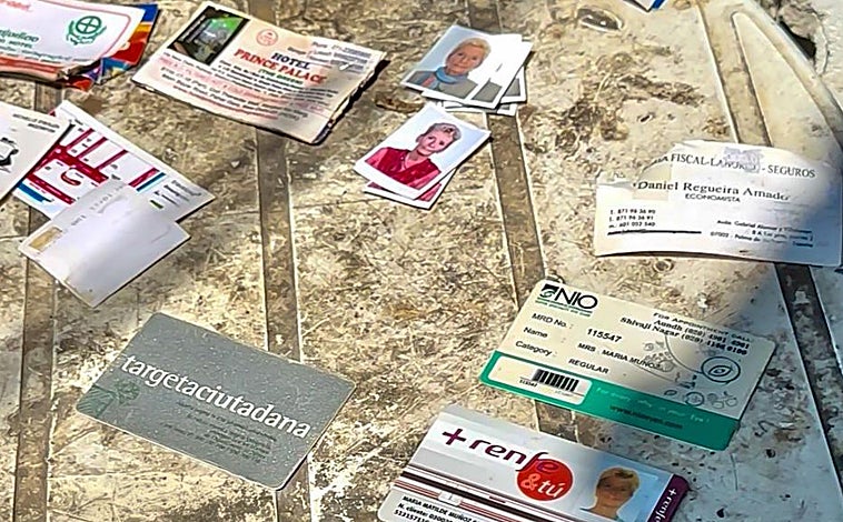 Imagen principal - Los efectos de la española se hallaron en una basura cerca del hotel donde fue vista por última vez 