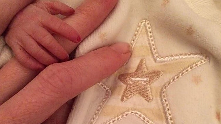 Prohíben a la directora de una funeraria ejercer su trabajo al encontrar cadáveres de bebés en su casa