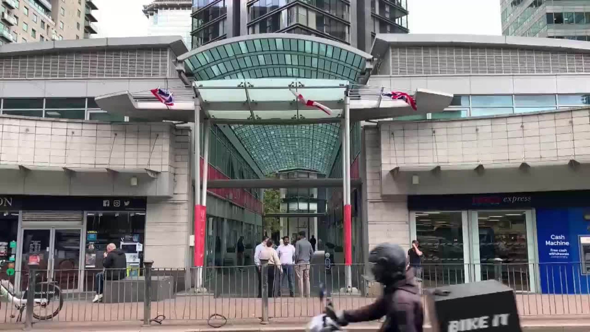 La bandera de Inglaterra se convierte en un arma arrojadiza de división ante la crisis migratoria que afronta el Reino Unido