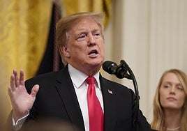 Trump nombra al subsecretario de Sanidad de EE.UU. como director interino de los CDC