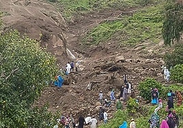 Recuperan un centenar de cuerpos en una aldea de Sudán tras los corrimientos de tierra