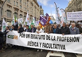Los médicos calientan motores para la huelga del 3 de octubre contra el Estatuto Marco de Mónica García