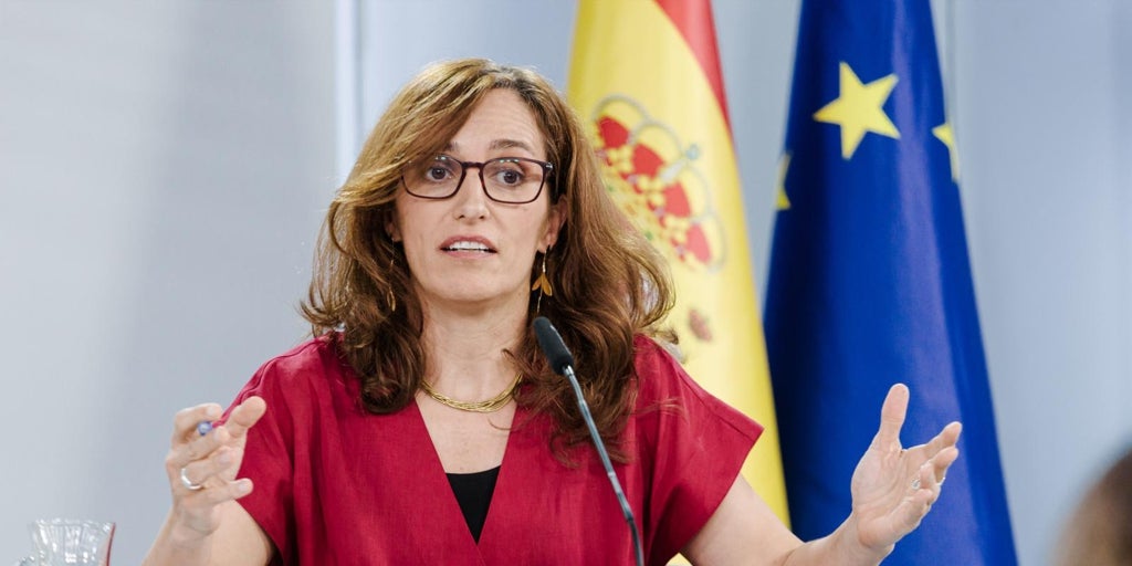 Mónica García responde a las críticas de los hosteleros: «Fumar no es sinónimo de libertad, sino de esclavitud»