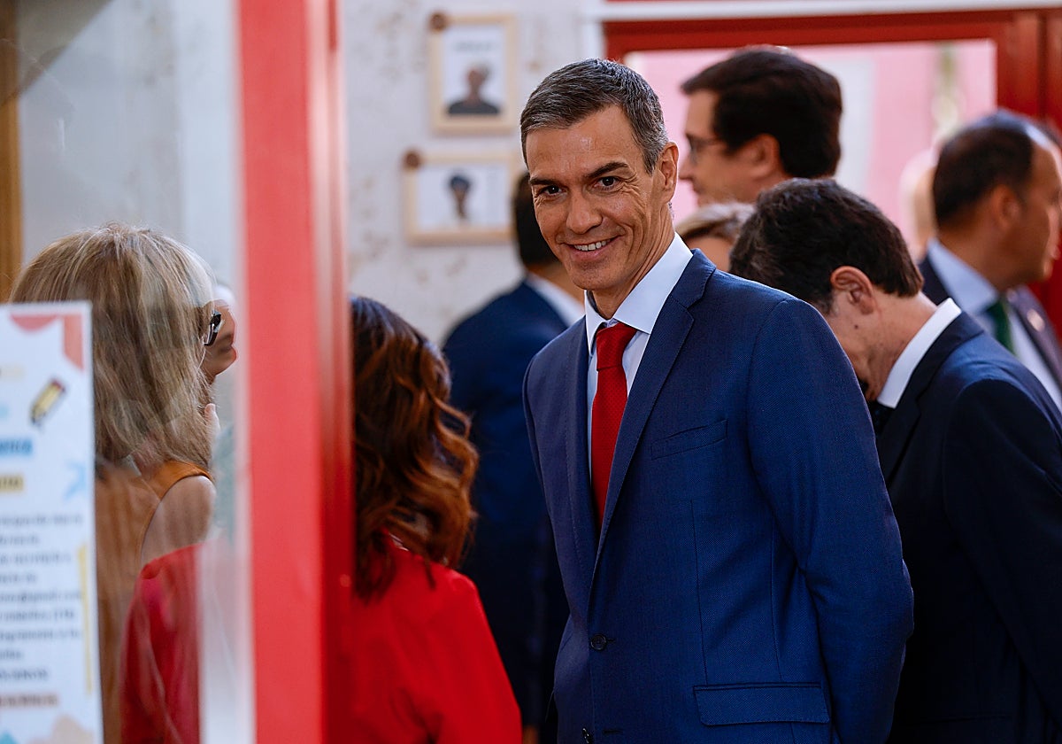 El presidente del Gobierno, Pedro Sánchez, en su visita a un centro infantil de Getafe