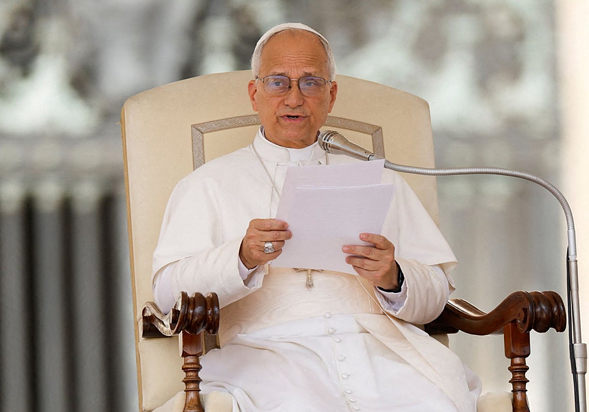 El Papa León XIV en su audiencia general en la plaza de San Pedro del Vaticano