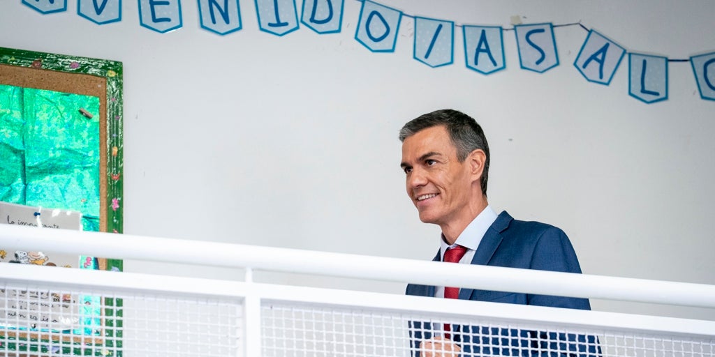 Sánchez vende una reducción de horas de clase que ya existe en casi toda España: «Es electoralista»