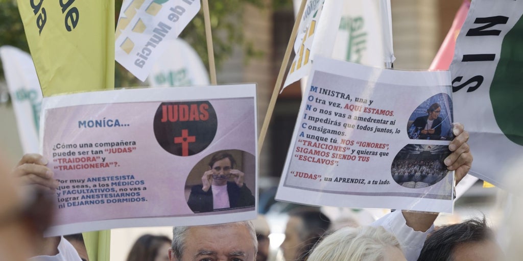 Los sindicatos dan un ultimátum a Mónica García ante el «retroceso histórico» de su Estatuto Marco