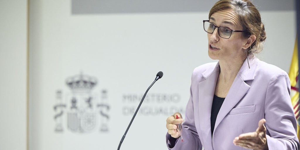 Las comunidades del PP exigen por carta a Mónica García memorias técnicas y económicas antes de debatir el Estatuto Marco