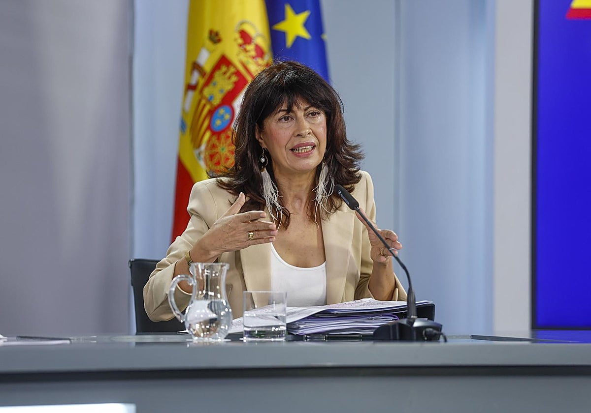 La ministra de Igualdad, Ana Redondo, durante la rueda de prensa posterior a la reunión del Consejo de Ministros, este martes en Moncloa