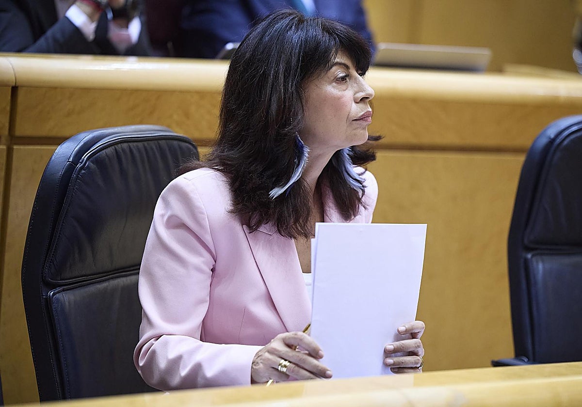 La ministra de Igualdad, Ana Redondo, durante un pleno en el Senado, a 1 de octubre de 2025, en Madrid (España).