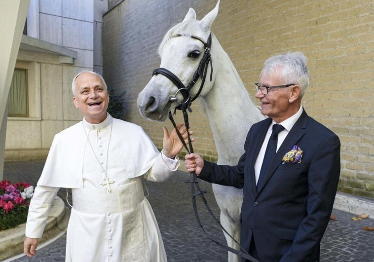 They gift Pope Leo XIV a purebred Arabian horse