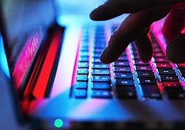 Acusan de asesinato a un hombre de Hamburgo por el suicidio retransmitido de un adolescente estadounidense