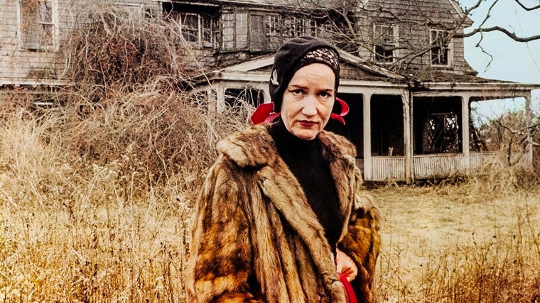 La mansión Grey Gardens en ruinas, vivienda de la prima y tía de Jackie Kennedy entre basura y gatos