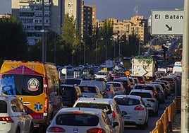 Conducir desde los 17 años y evaluaciones a partir de los 80, así será el nuevo carné europeo