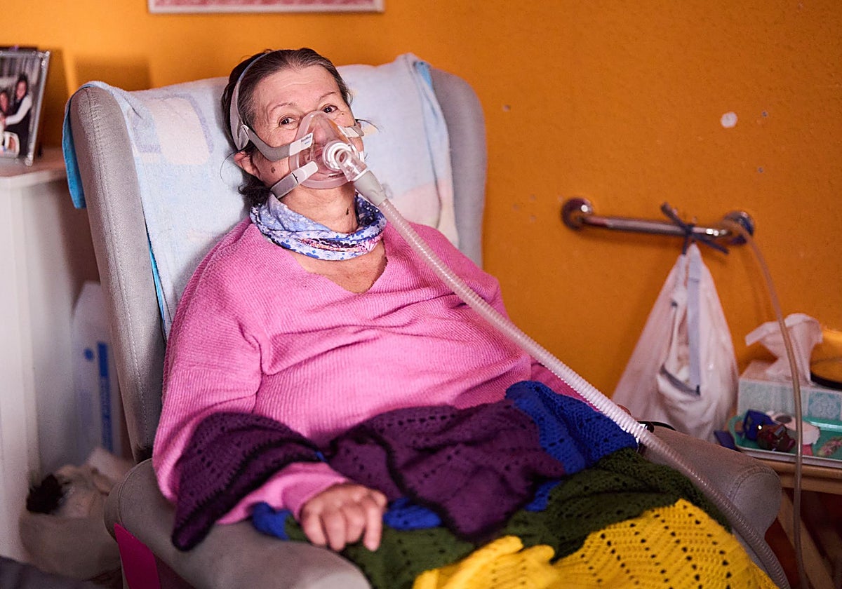 Tina Varela, en el salón de su casa