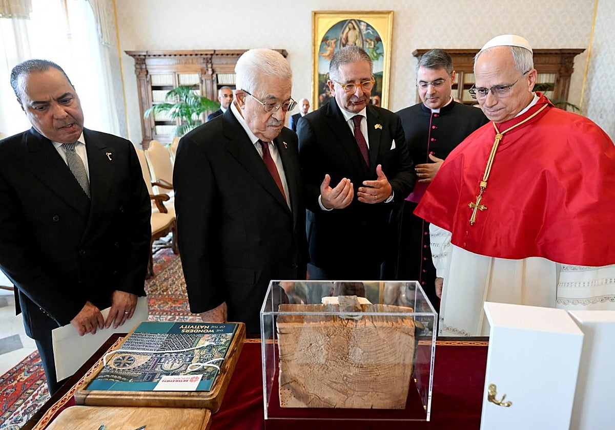 El intercambio de regalos protocolario entre ambos líderes durante la audiencia