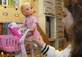 Las niñas ya no juegan con muñecas: «Son muy aburridas»