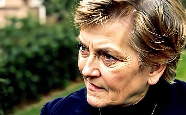 Imagen principal - En la primera imagen, Madeleine Aumont. Las imágenes 2 y 3 corresponden a las denominadas «Cruces del Amor»