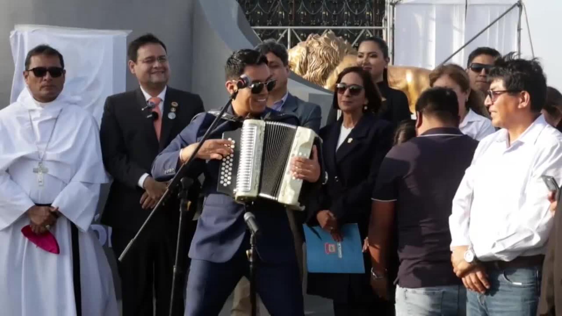 Ciudad peruana de Chiclayo inaugura gran estatua en honor a su exobispo, el papa León XIV